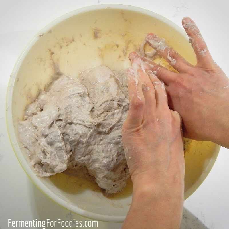 How to make sourdough bread using bakery techniques