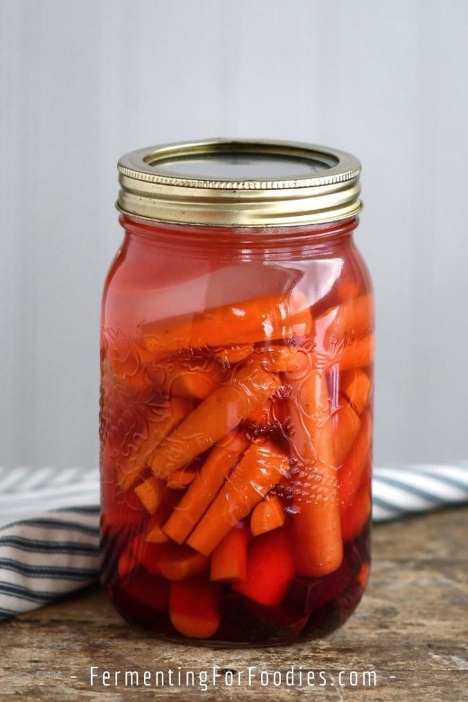 Dill pickle flavor fermented carrots