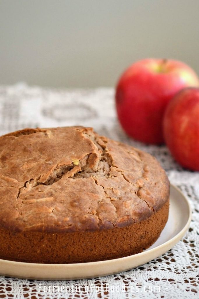 How to make a healthy apple cake with date caramel frosting