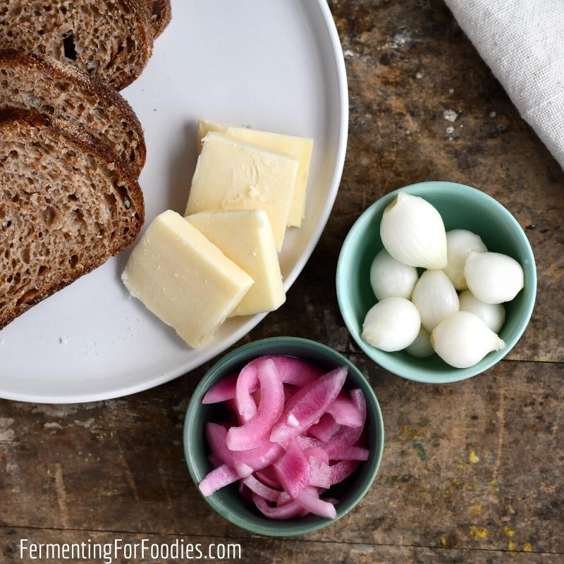 How to make pink fermented onion slices