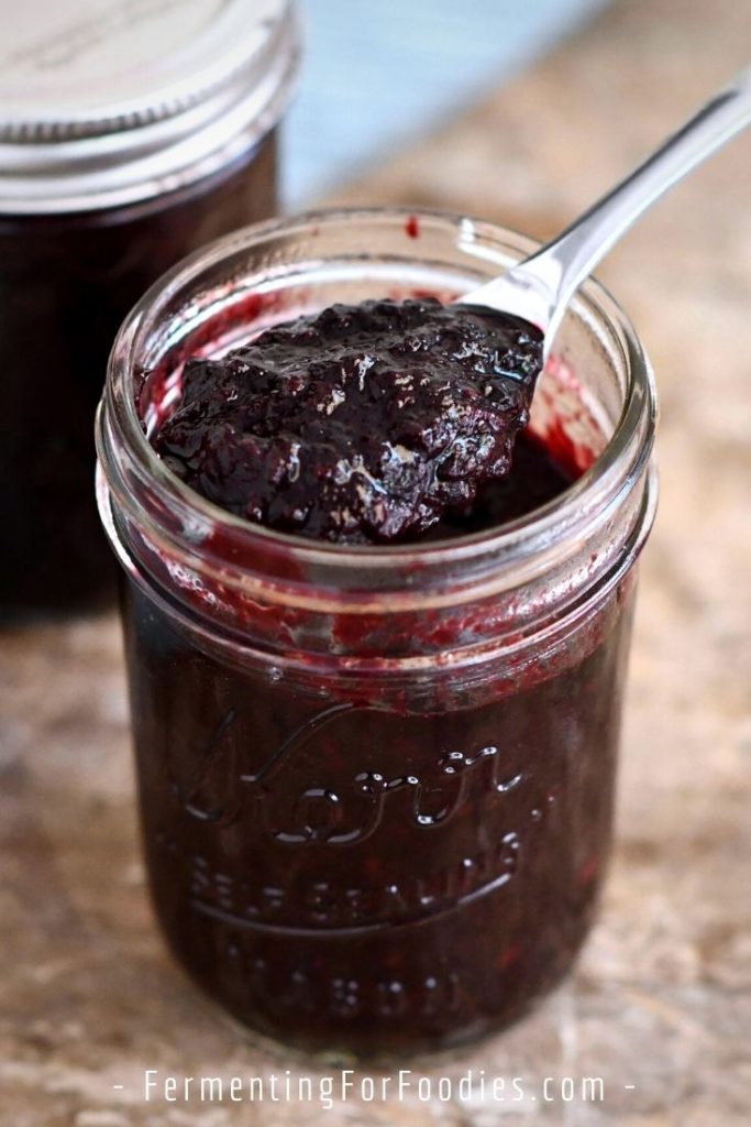 How to make a sugar-free elderberry syrup using a mix of fruits
